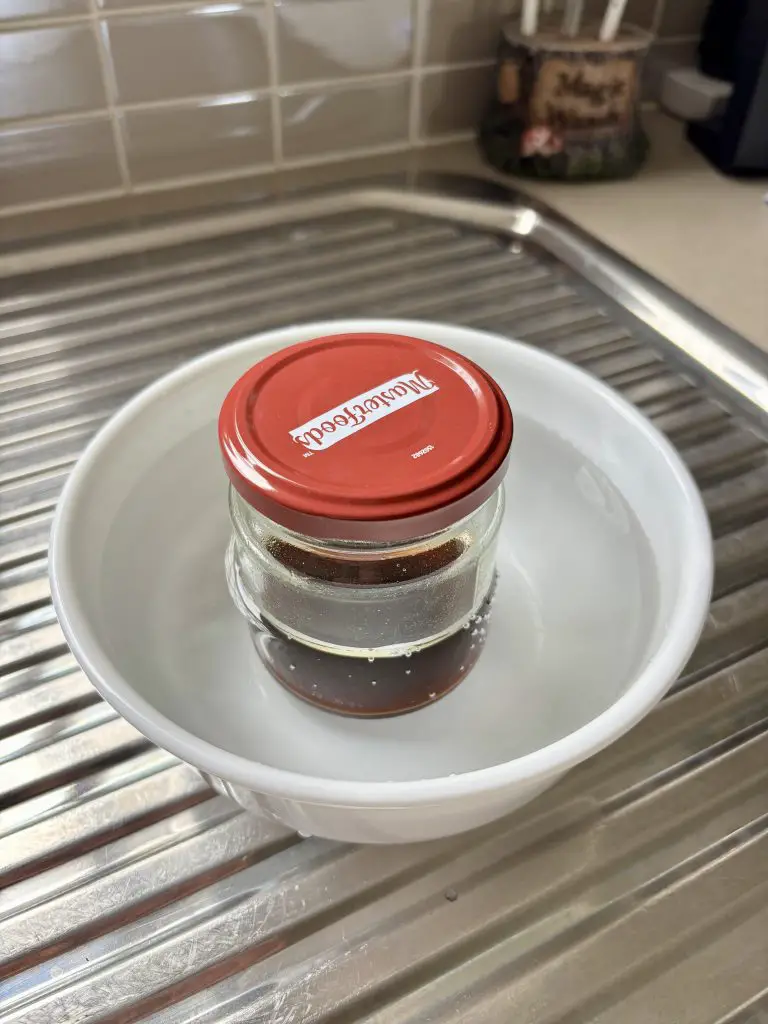 Decrystallising Honey - Hot Water Bath