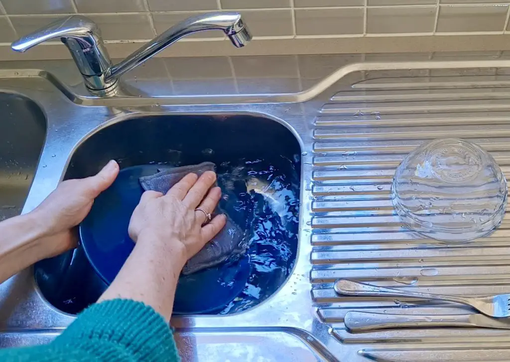 Removing White Dishwasher Residue From Dishes with Vinegar