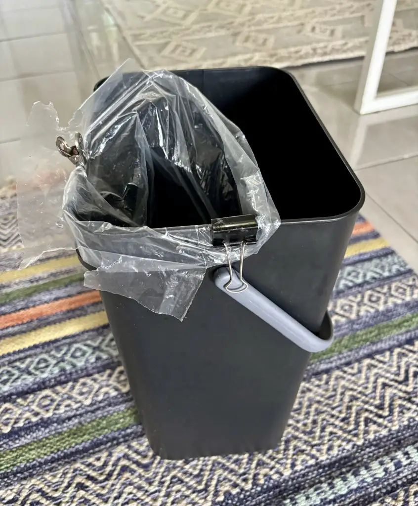 Empy packets as bin liners (clips to hold bags)