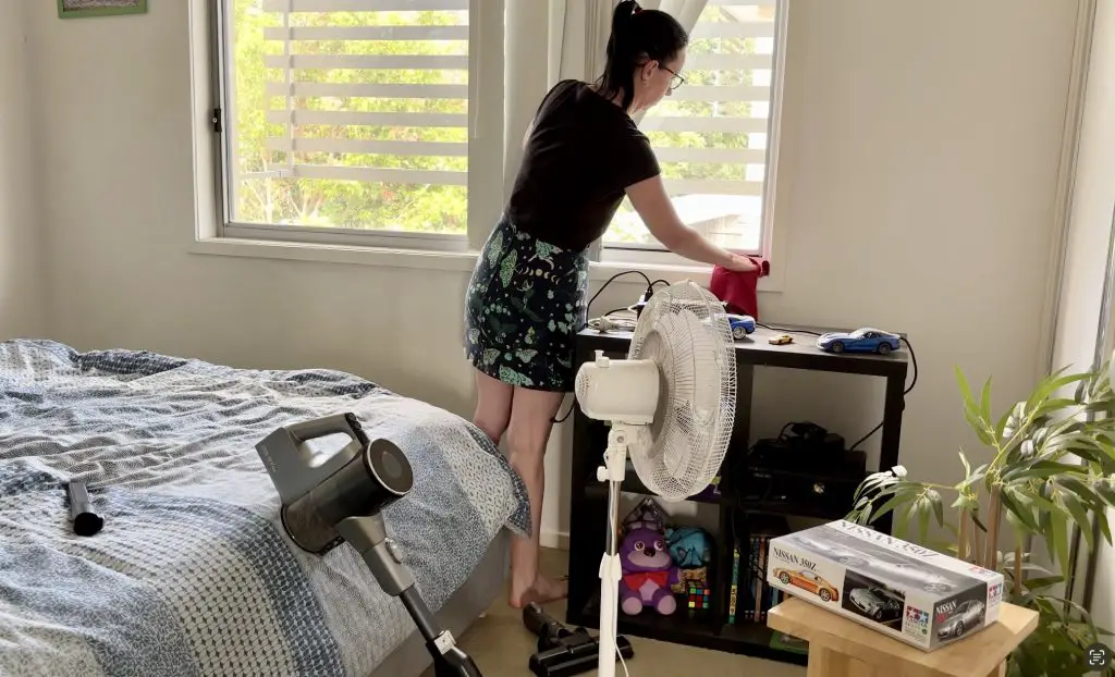 Decluttering & Reseting a Kid's Bedroom
