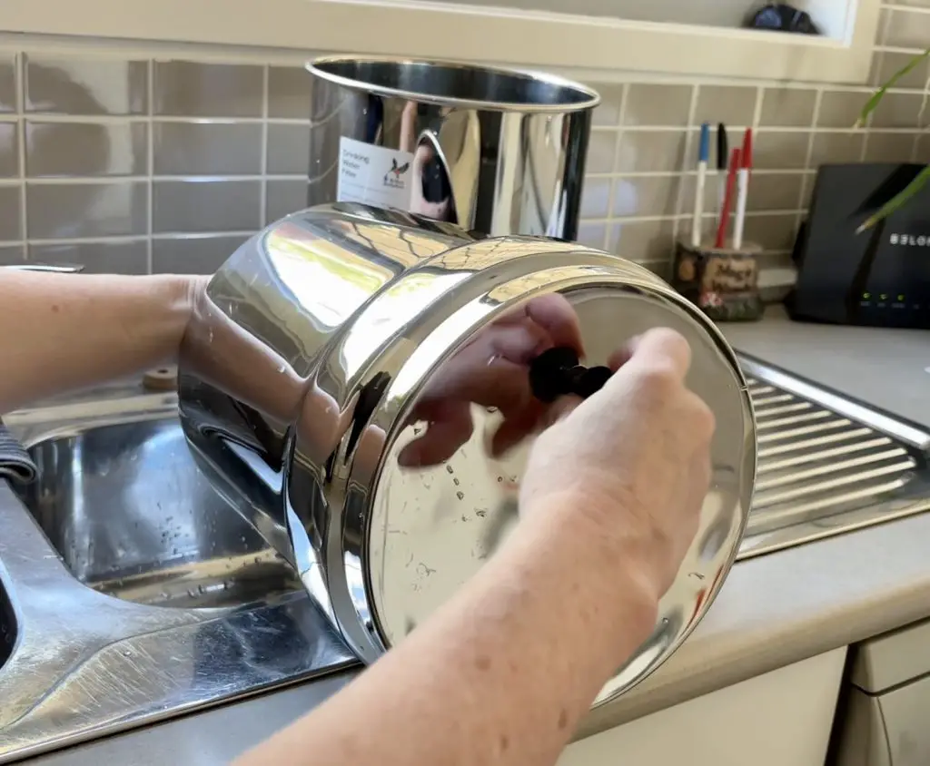 Berkey Water Filter, Tightening Black Element